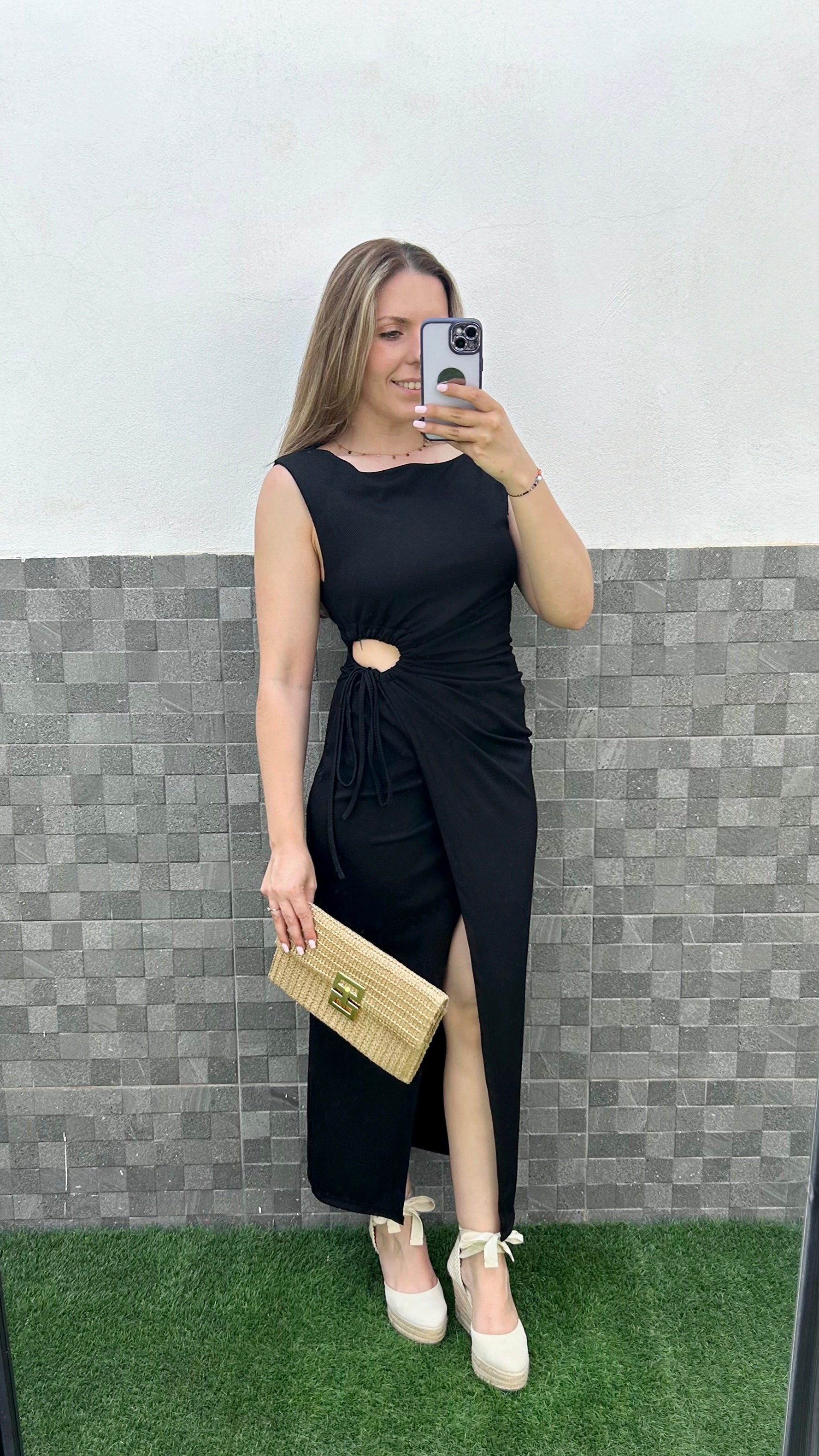 Vestido midi canale abertura lazada negro