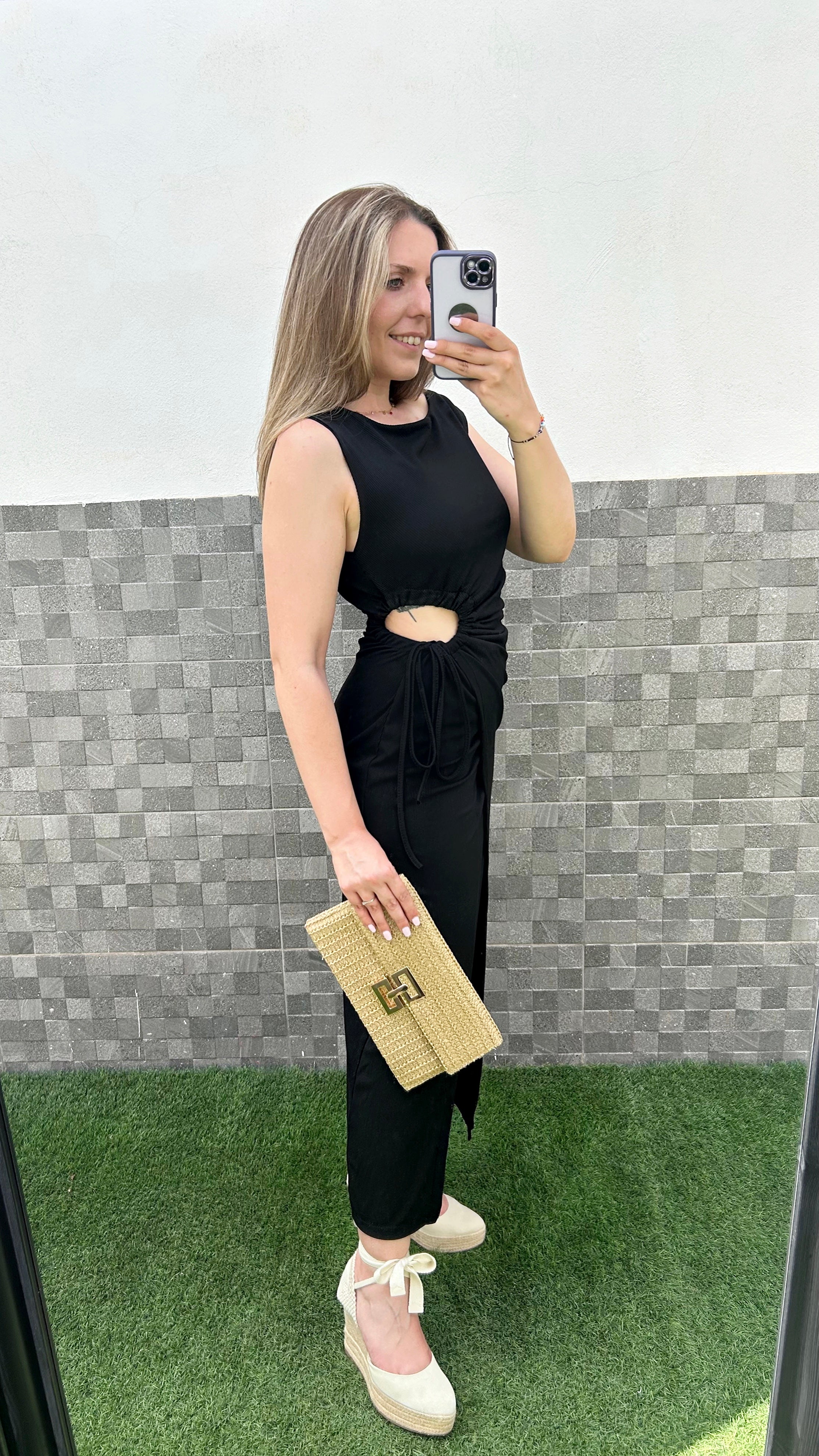 Vestido midi canale abertura lazada negro